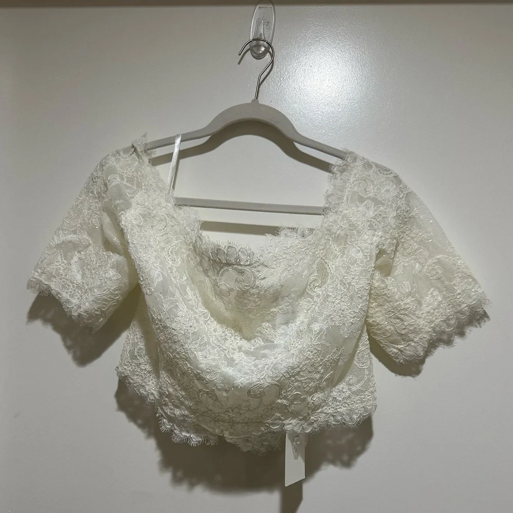 David’s Bridal Ivory Off-the-Shoulder Lace Topper with 3/4 Sleeves - Picture 3 of 10